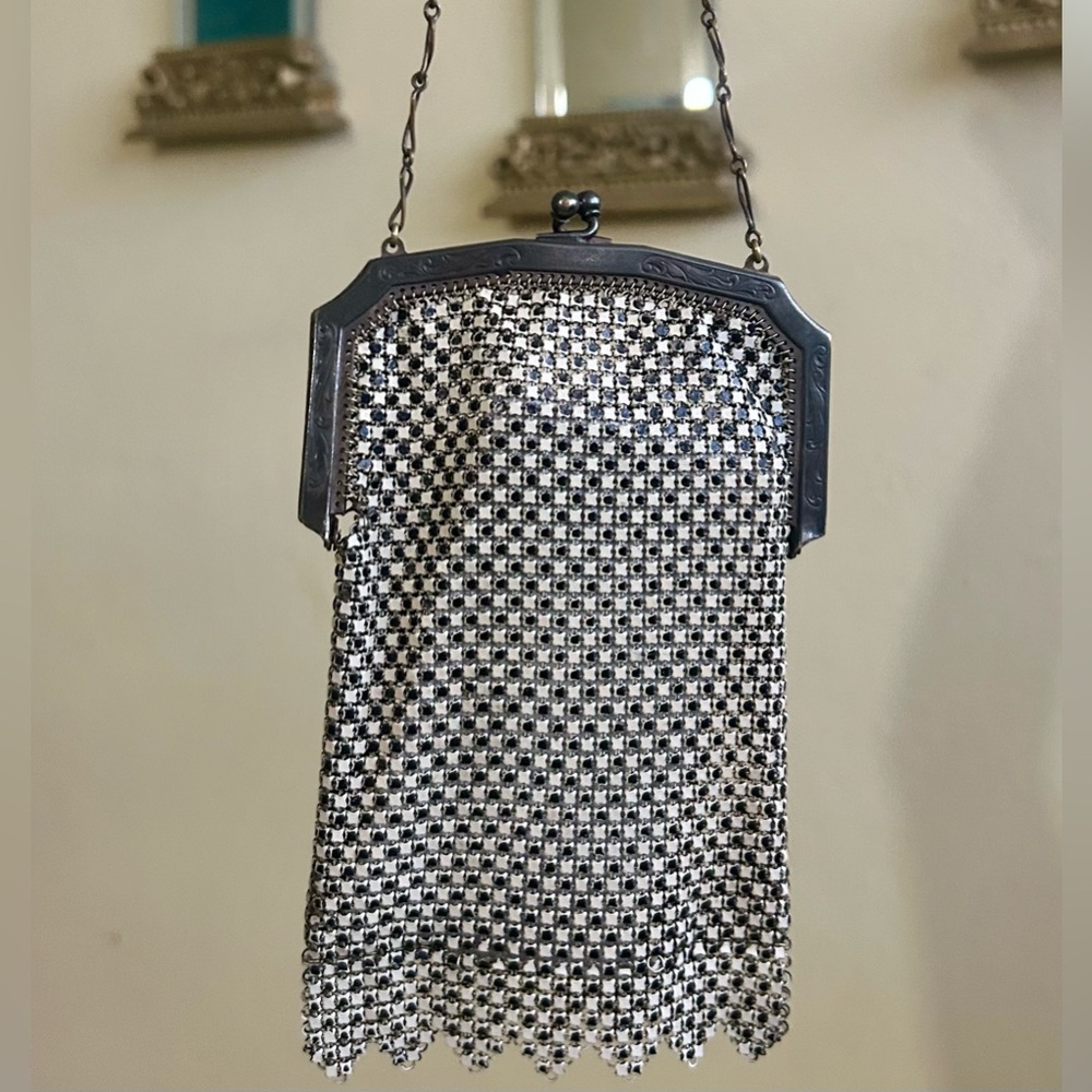 Vintage 1920s Art Deco Flapper Mesh Bag – Black & White Enameled Metal, Unsigned